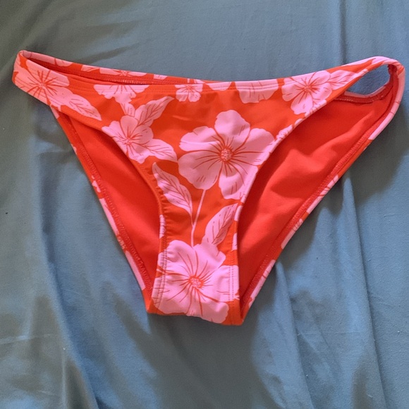 Bikini - Picture 4 of 6